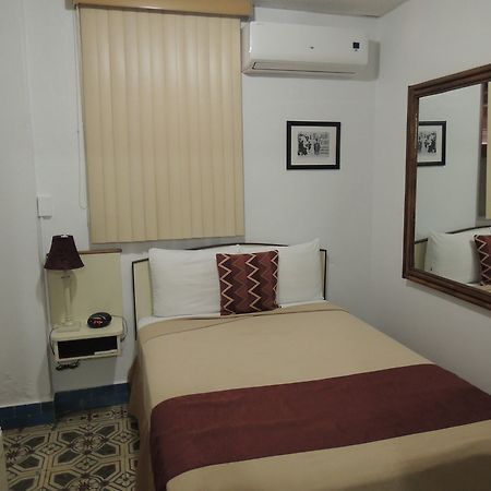 Hotel Colonial Маягес Екстериор снимка