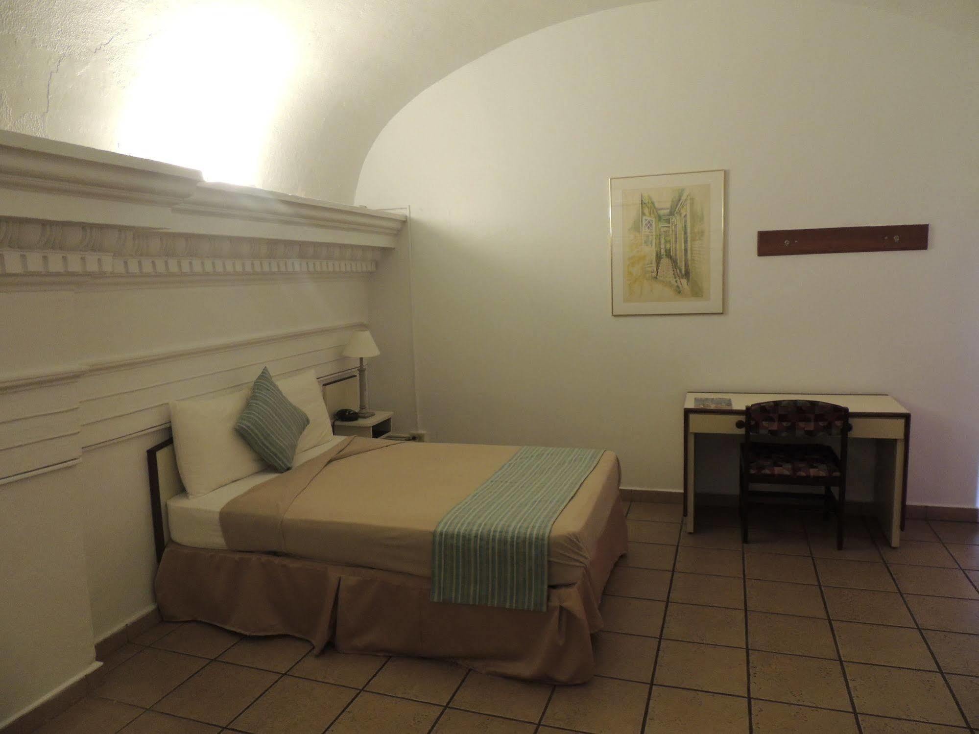 Hotel Colonial Маягес Екстериор снимка